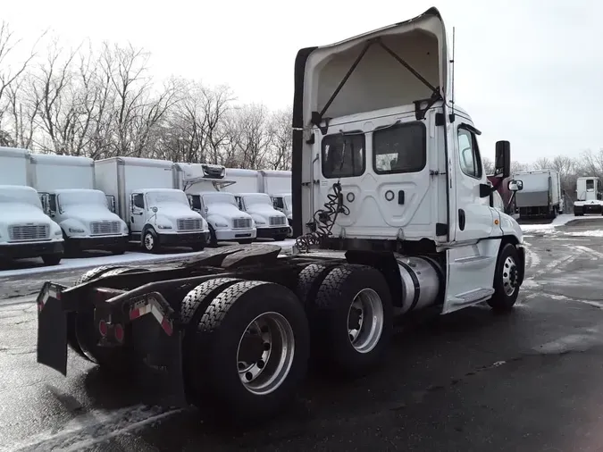 2020 FREIGHTLINER/MERCEDES CASCADIA 125e440825497c1058d012d2f7f458e4e3e