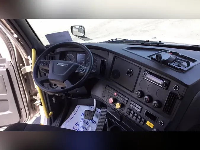 2025 Freightliner Cascadia 126