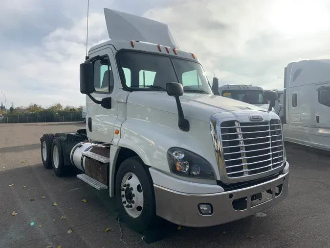 2016 FREIGHTLINER/MERCEDES CASCADIA 125