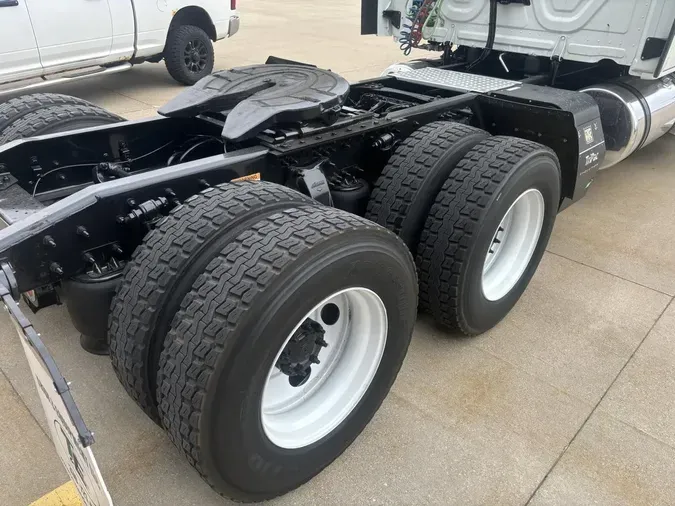 2019 Freightliner Cascadia 126