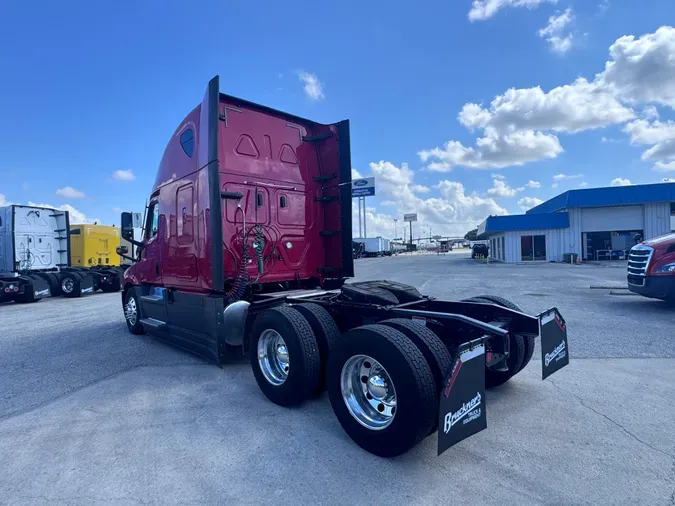 2020 FREIGHTLINER CASCADIA 126