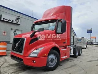2020 VOLVO VNR64T300