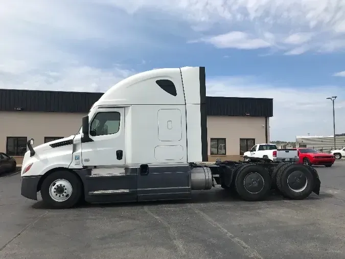 2021 Freightliner T12664ST