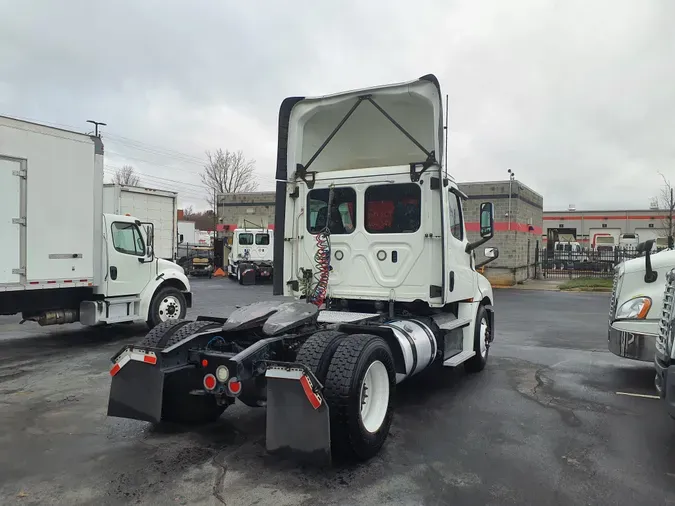 2019 FREIGHTLINER/MERCEDES NEW CASCADIA 126