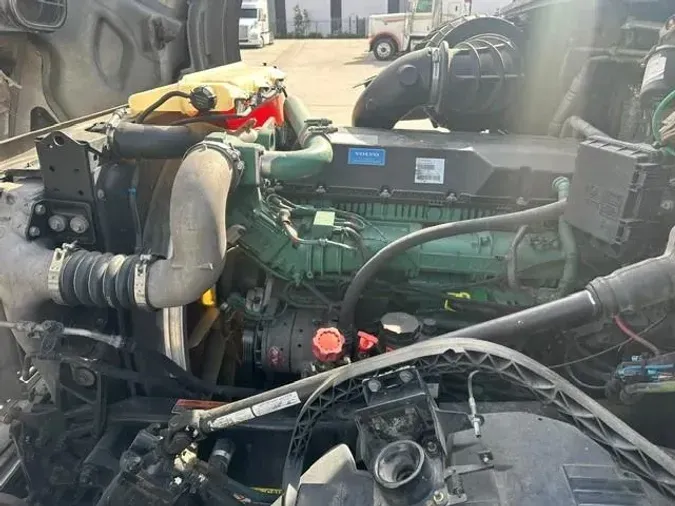 2017 Volvo VNL780e45b4d274872e87c5c1630be993438cc