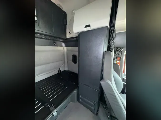 2022 FREIGHTLINER Cascadia 126e45c951746758070c7a95c3c45d5a5a8