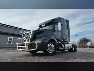 2019 VOLVO VNL64T760