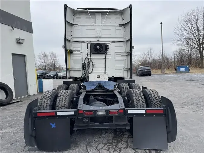 2021 VOLVO VNL740