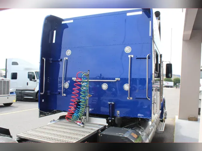 2024 Peterbilt 389