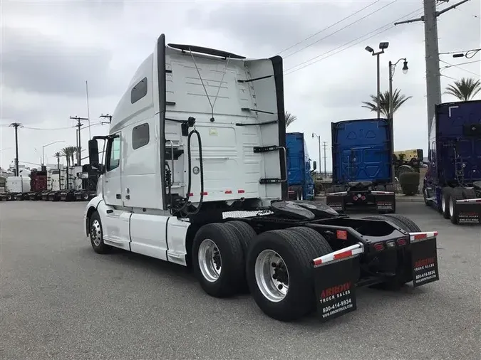 2021 VOLVO VNL760