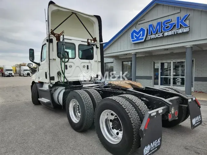 2019 FREIGHTLINER CASCADIA CA126