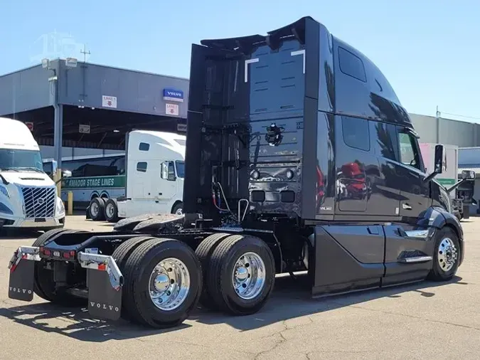 2026 VOLVO VNL64T860