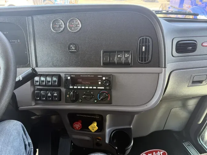 2023 Peterbilt 389