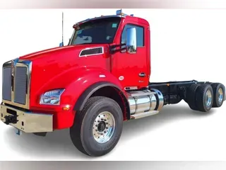 2025 Kenworth T880