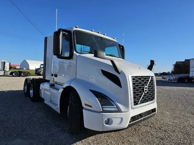 2020 VOLVO VNR64T300