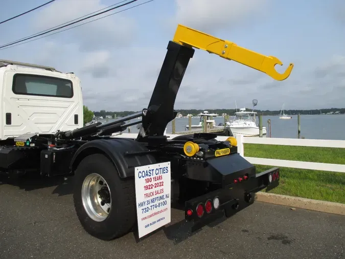 2017 INTERNATIONAL 4300