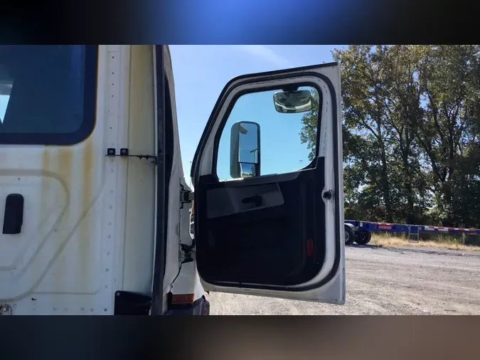 2020 Freightliner Cascadia 126