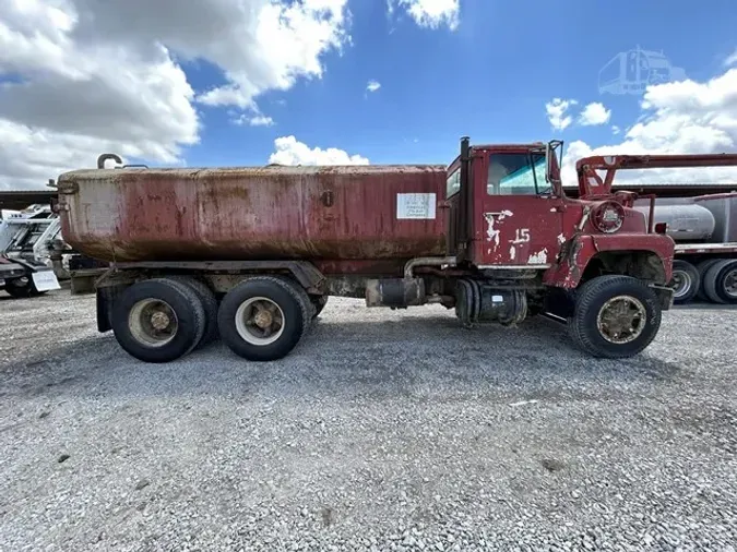 1981 FORD 8000