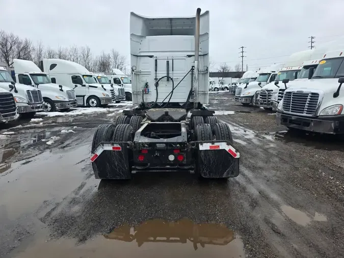 2020 VOLVO VNR64T-640