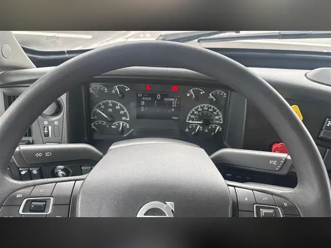 2022 VOLVO VNL860