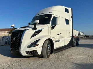 2025 VOLVO NEW VNL64T860