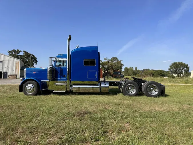 2023 Peterbilt 389