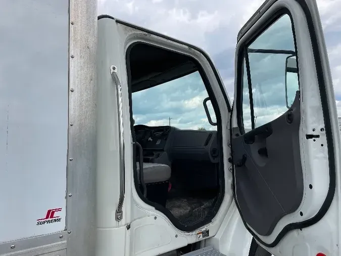 2013 FREIGHTLINER M2