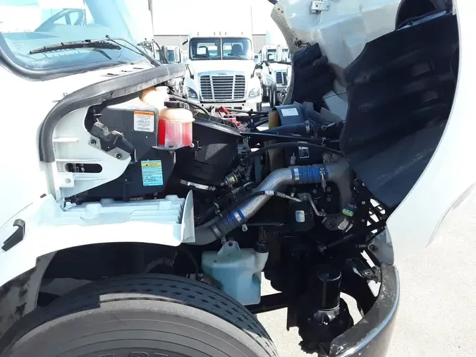 2018 FREIGHTLINER M2 106