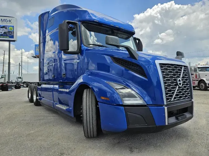 2021 VOLVO VNL64T760