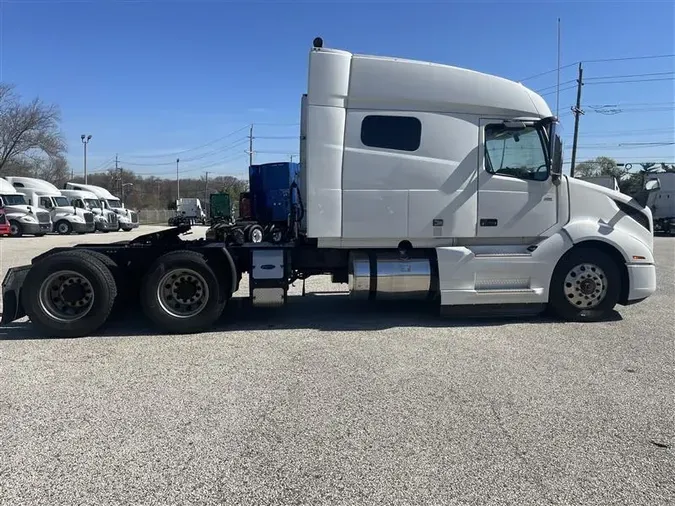 2020 VOLVO VNL740