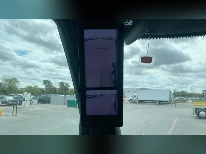 2023 Freightliner Cascadia 126
