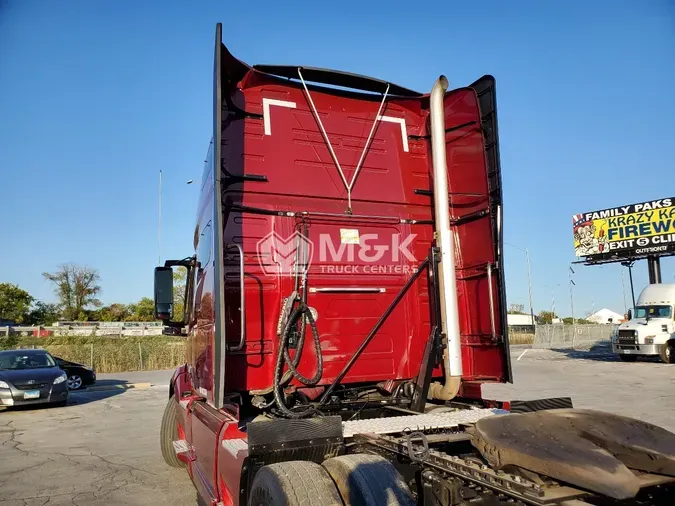 2021 VOLVO VNL64T760