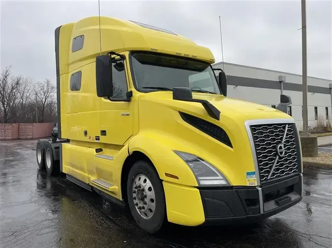 2021 VOLVO VNL64T760