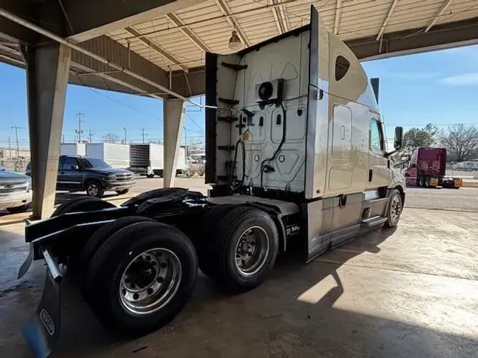 2020 Freightliner Cascadia