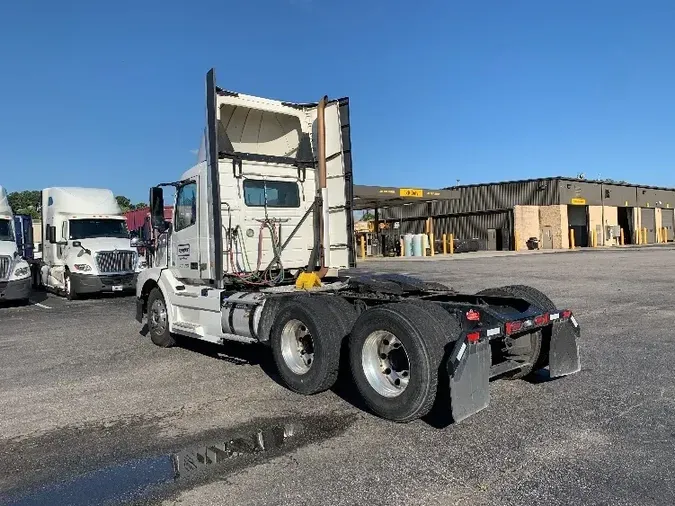 2015 Volvo VNL64300