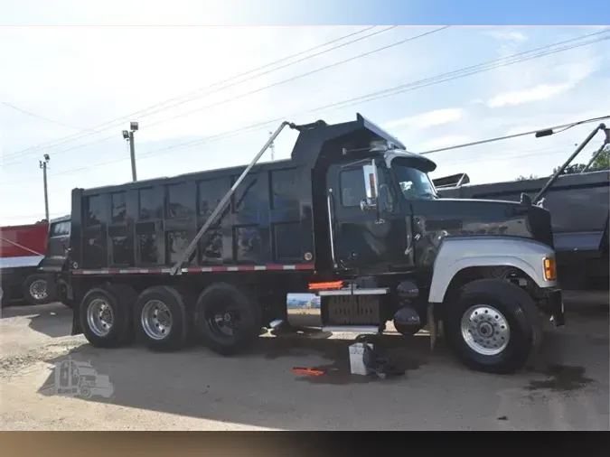 2013 MACK PINNACLE CHU613e49880c1febda90ad293857638c47b51