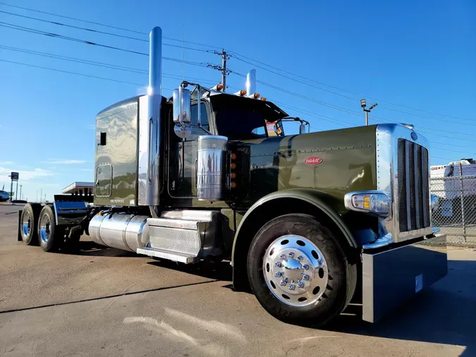 2023 Peterbilt 389