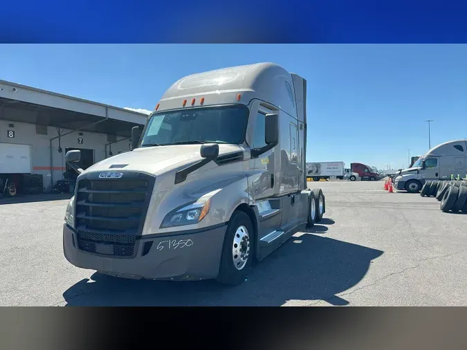 2021 Freightliner Cascadia 126