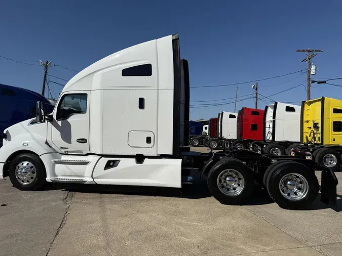 2022 Kenworth T680e49bcd9ec6d2850f4f1ebd7f952fab2c