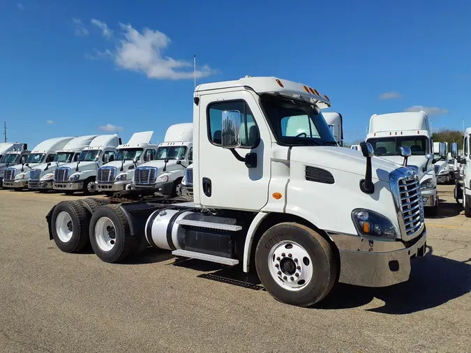 2016 FREIGHTLINER/MERCEDES CASCADIA 113