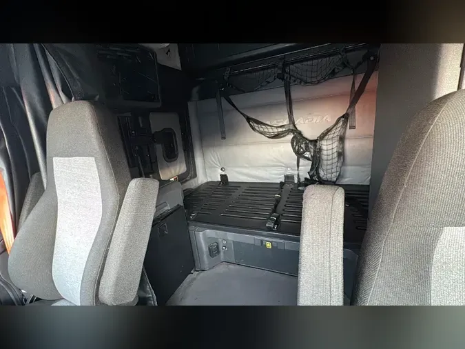 2022 Freightliner Cascadia 126