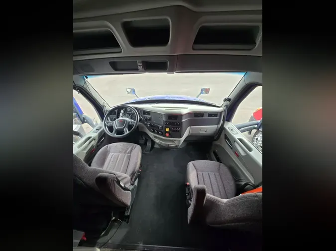 2021 Peterbilt 579e4a05159b89a6da7e7be37ee9110b505