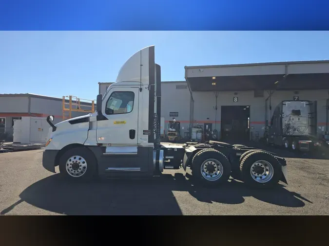 2020 Freightliner Cascadia 126