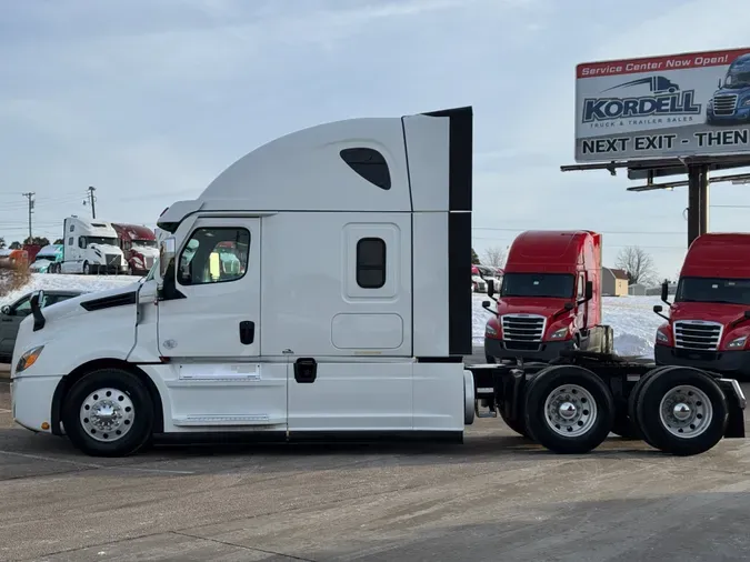 2023 FREIGHTLINER Cascadia 126