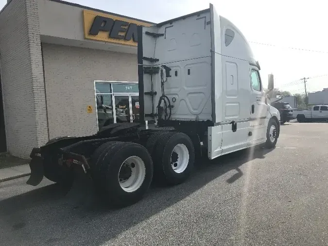 2018 Freightliner T12664ST