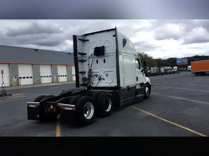 2022 Freightliner Cascadia 126