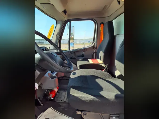 2017 FREIGHTLINER M2 106