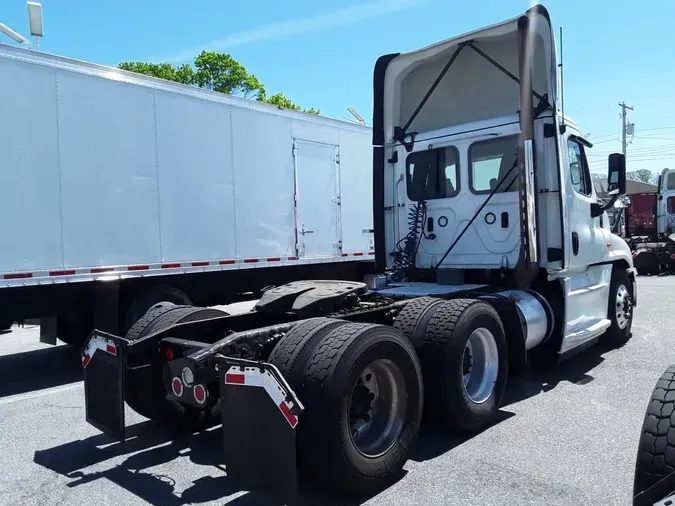 2019 FREIGHTLINER/MERCEDES CASCADIA 125