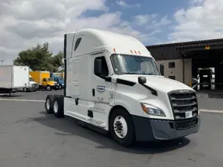 2021 Freightliner T12664ST