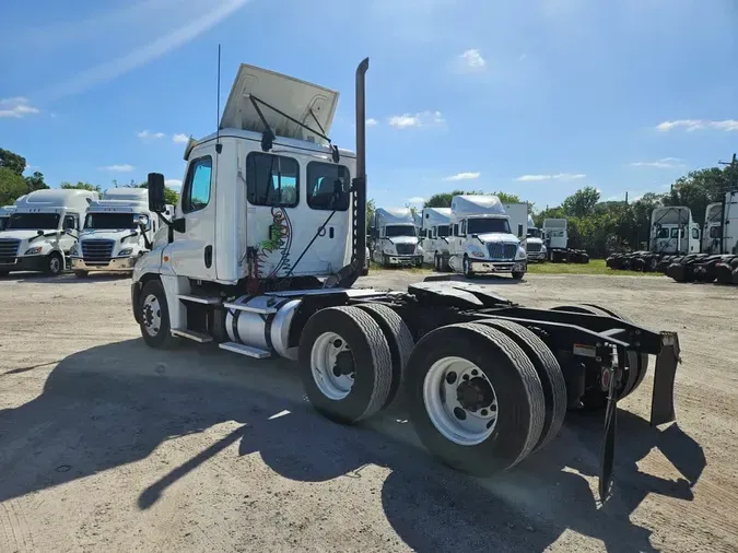 2019 FREIGHTLINER/MERCEDES CASCADIA 125e4b681546d2719a41b250479dc3c2a0f